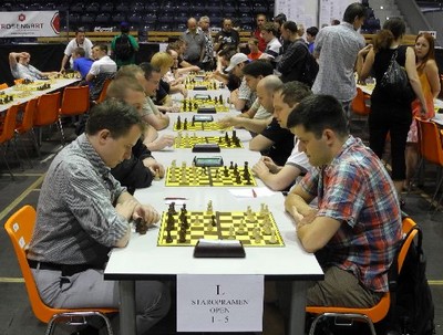 People playing bughouse chess on Czech Open in Pardubice Czech Republic